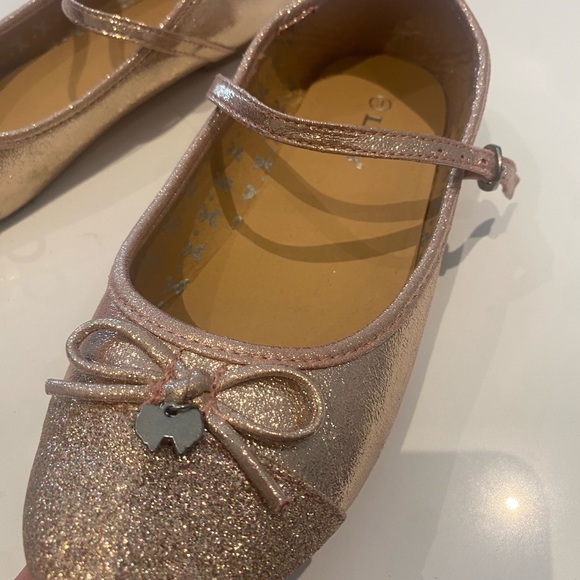 Dress shoes for girl sparkly pink in good condition😊 - Picture 3 of 4